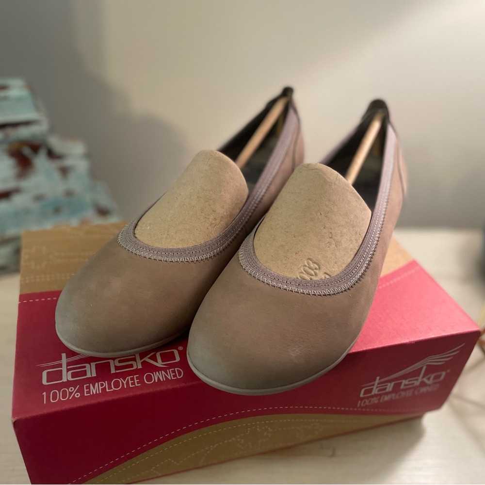 Dansko Women's Tan Nubuck ballet flats Size 39